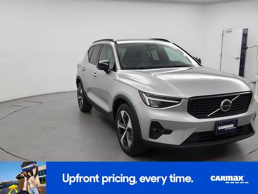 2023 Volvo XC40 B4 Ultimate Dark Theme