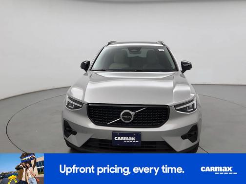 2023 Volvo XC40 B4 Ultimate Dark Theme