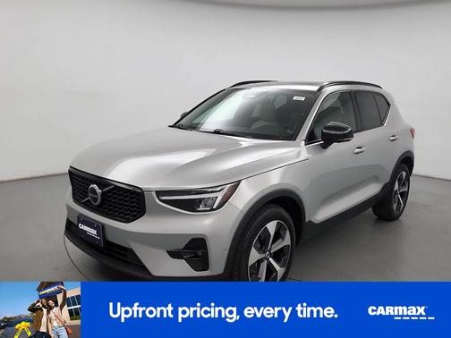 2023 Volvo XC40 B4 Ultimate Dark Theme
