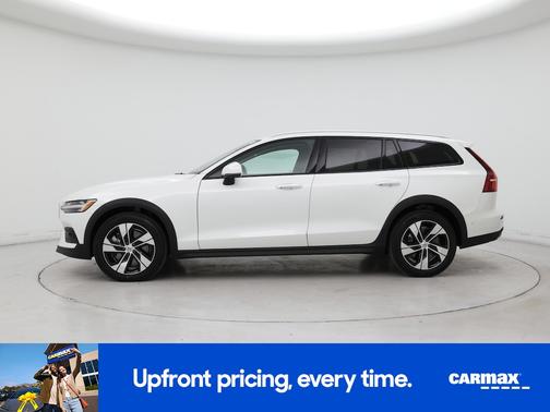 White 2025 Volvo V60 Cross Country B5 Plus