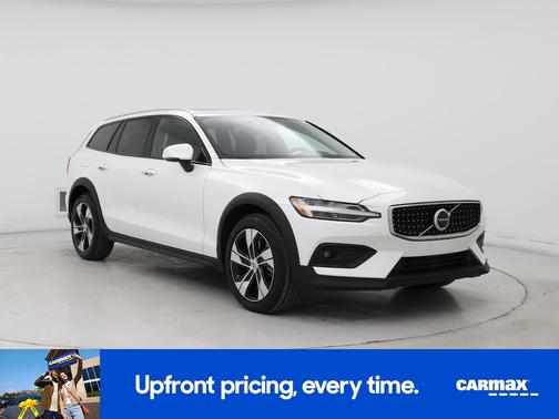 White 2025 Volvo V60 Cross Country B5 Plus