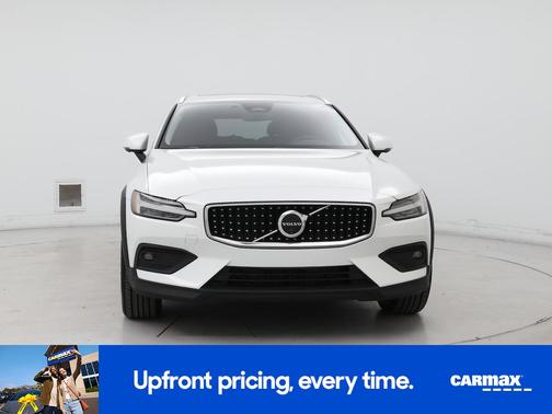 White 2025 Volvo V60 Cross Country B5 Plus