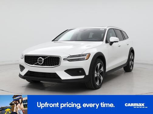 White 2025 Volvo V60 Cross Country B5 Plus