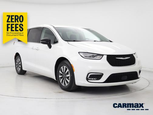 White 2024 Chrysler Pacifica Hybrid Select