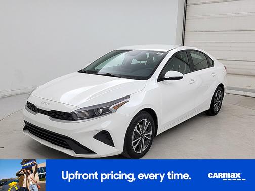 White 2024 Kia Forte LXS