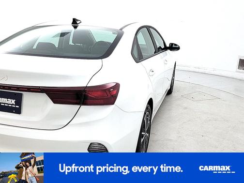 White 2024 Kia Forte LXS