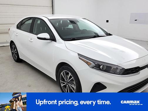 White 2024 Kia Forte LXS