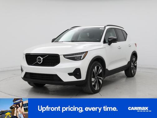 2024 Volvo XC40 B5 Plus Dark Theme