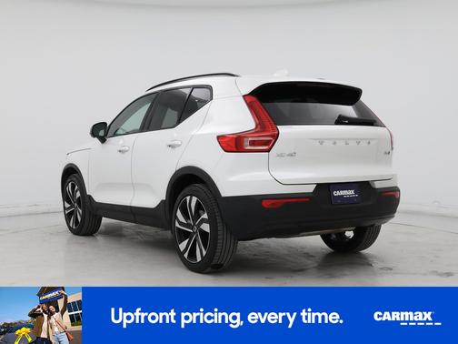 2024 Volvo XC40 B5 Plus Dark Theme