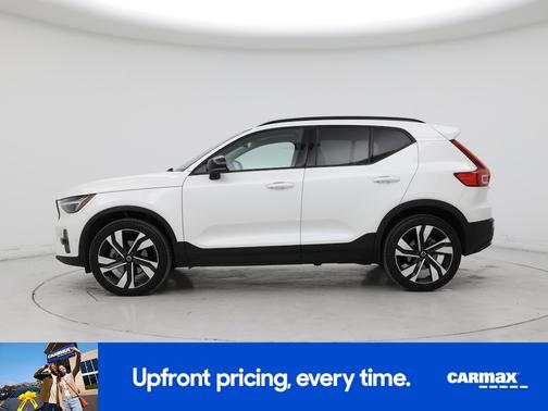 2024 Volvo XC40 B5 Plus Dark Theme