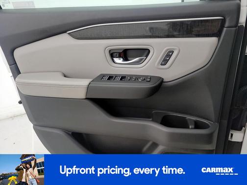 White 2023 Honda Pilot Elite