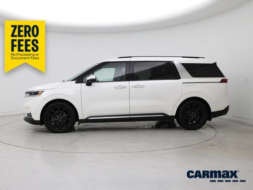 White 2022 Kia Carnival SX