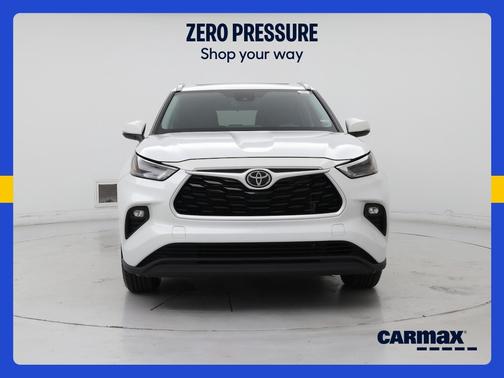 White 2022 Toyota Highlander XLE