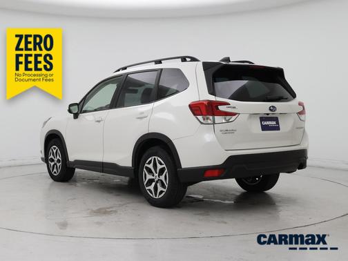 White 2024 Subaru Forester Premium