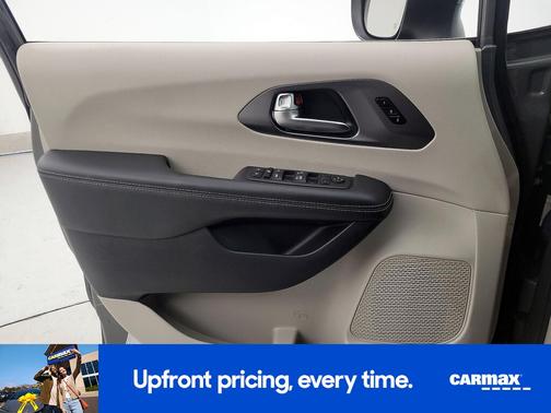 Gray 2023 Chrysler Pacifica Touring L