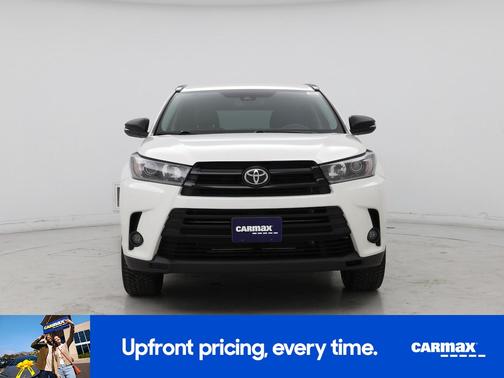 White 2019 Toyota Highlander SE