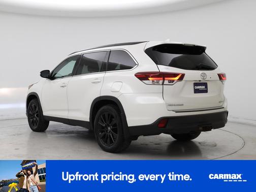 White 2019 Toyota Highlander SE
