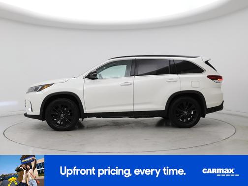 White 2019 Toyota Highlander SE