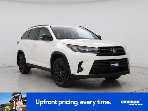 White 2019 Toyota Highlander SE