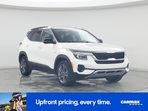 White 2023 Kia Seltos S