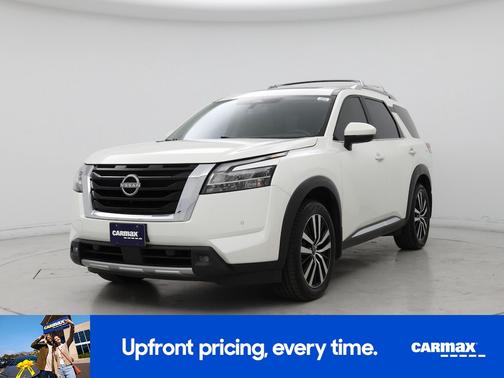 White 2023 Nissan Pathfinder Platinum