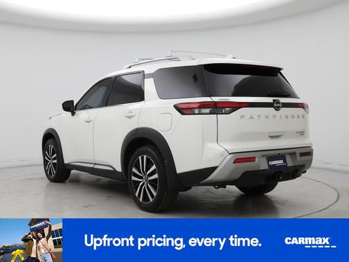 White 2023 Nissan Pathfinder Platinum