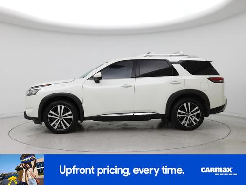 White 2023 Nissan Pathfinder Platinum