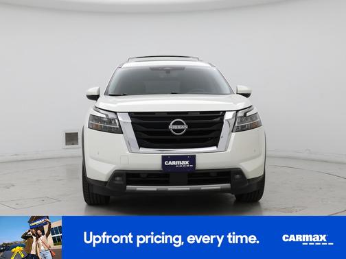 White 2023 Nissan Pathfinder Platinum