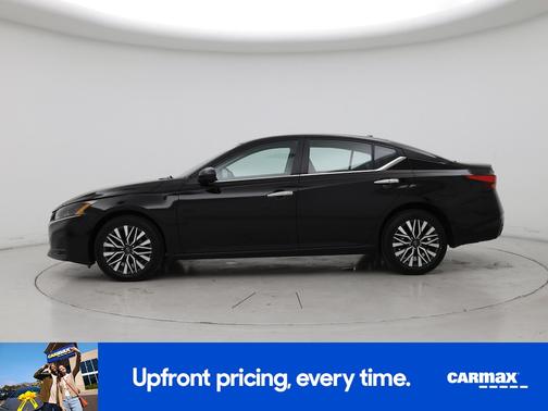 Black 2024 Nissan Altima SV