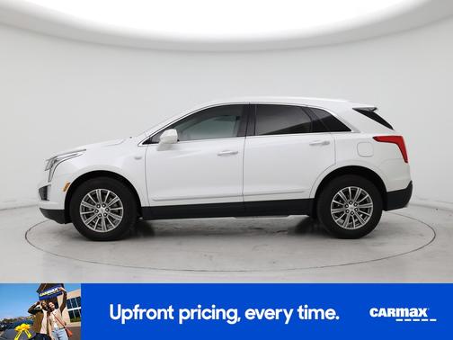 White 2017 Cadillac XT5 Luxury