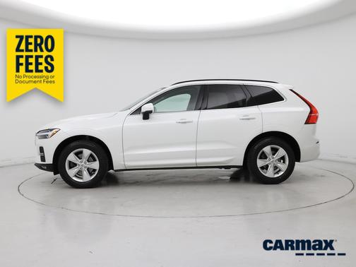 White 2022 Volvo XC60 B5 Momentum