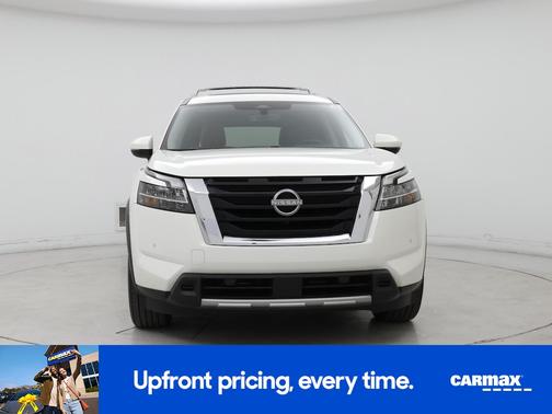 White 2023 Nissan Pathfinder Platinum