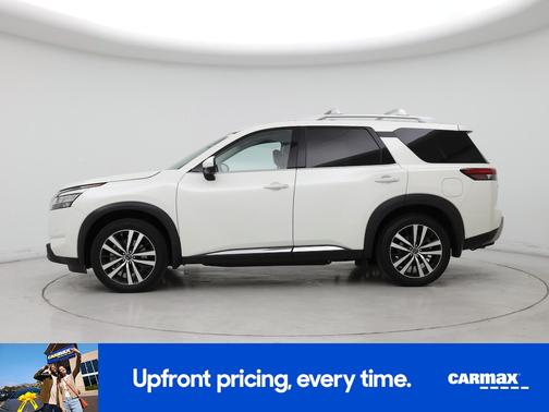 White 2023 Nissan Pathfinder Platinum