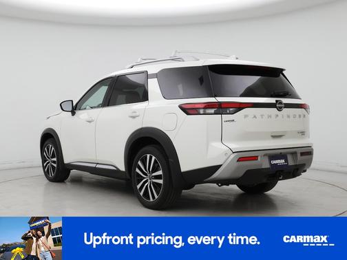 White 2023 Nissan Pathfinder Platinum