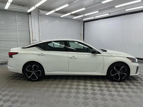 2023 Nissan Altima SR FWD