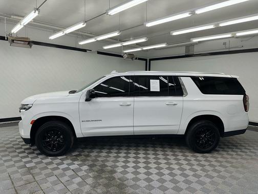 Summit White 2023 Chevrolet Suburban LT