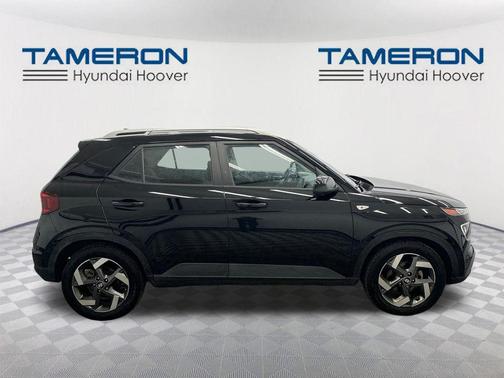 Black Noir Pearl 2022 Hyundai VENUE SEL