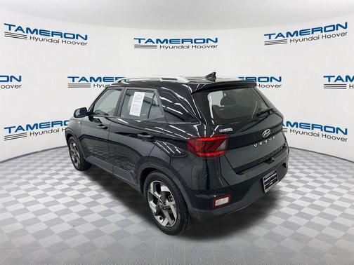 Black Noir Pearl 2022 Hyundai VENUE SEL