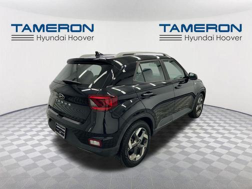 Black Noir Pearl 2022 Hyundai VENUE SEL