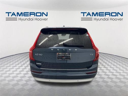 2022 Volvo XC90 T5 Momentum