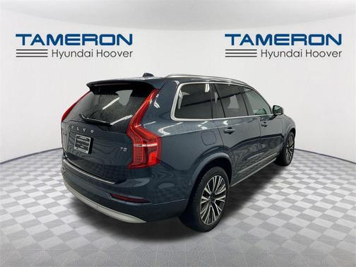 2022 Volvo XC90 T5 Momentum