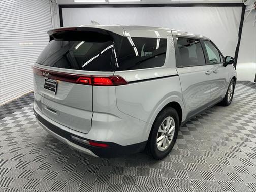 2022 Kia Carnival LX
