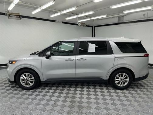 2022 Kia Carnival LX
