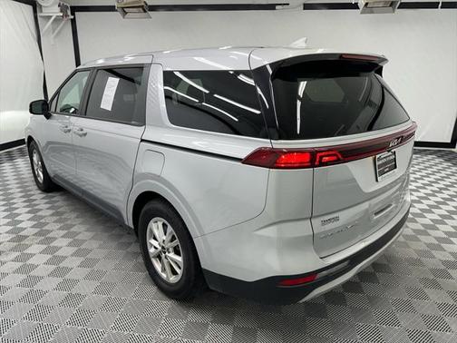 2022 Kia Carnival LX