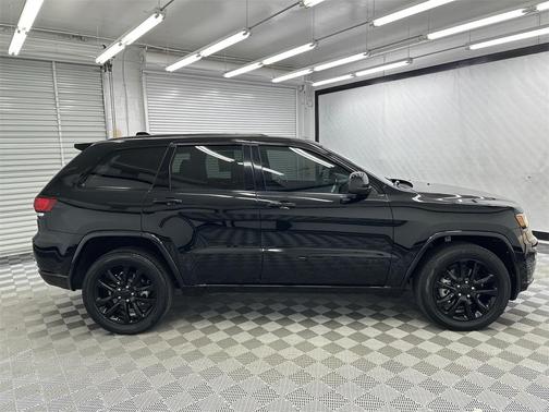 2022 Jeep Grand Cherokee Laredo
