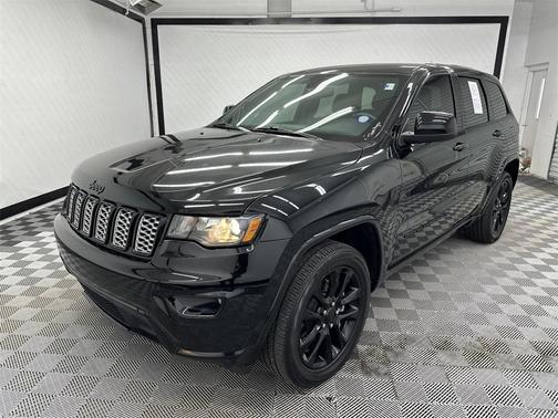 2022 Jeep Grand Cherokee Laredo