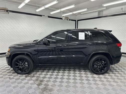 2022 Jeep Grand Cherokee Laredo