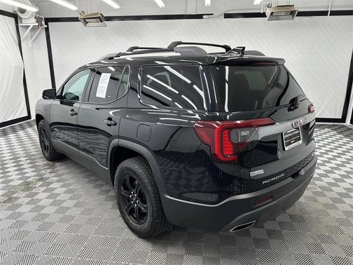 2022 GMC Acadia AWD AT4
