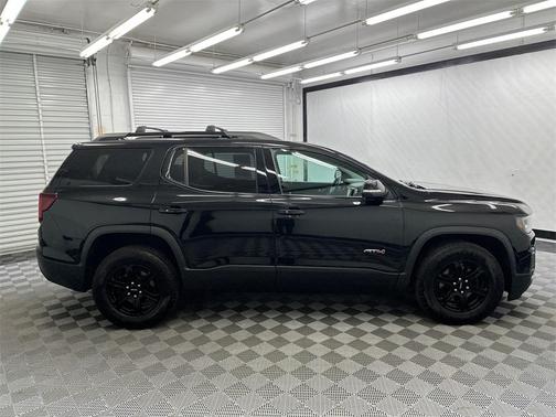 2022 GMC Acadia AWD AT4