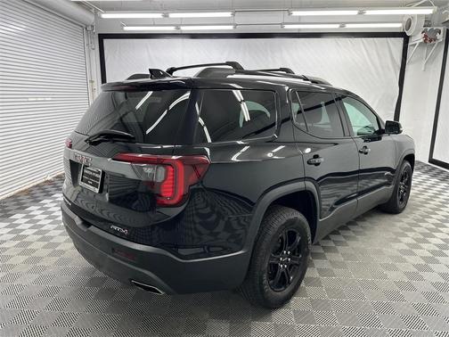 2022 GMC Acadia AWD AT4